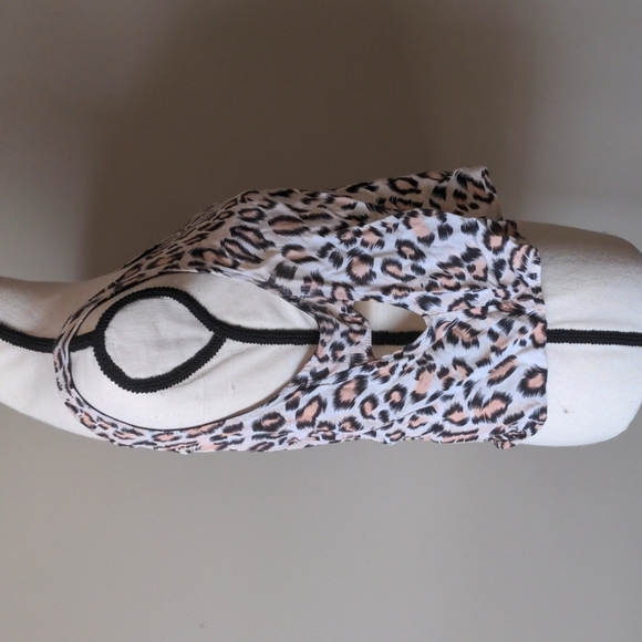 La HEARTS Leopard Crop Top - Picture 2 of 5